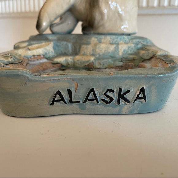 Vintage Ashtray Alaska Ceramic Painted Polar Bear on ￼Ice - Picture 6 of 8
